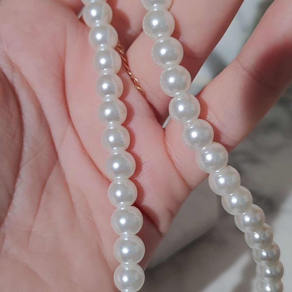 Cute Pearl Necklace - Picture 3 of 4